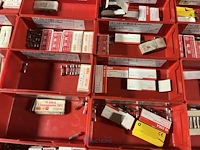 Partij zekeringen en elektrisch installatiemateriaal - afbeelding 61 van  135