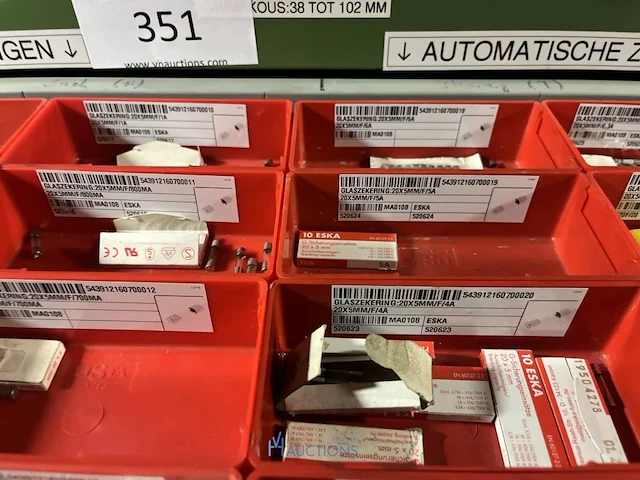 Partij zekeringen en elektrisch installatiemateriaal - afbeelding 62 van  135