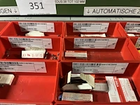 Partij zekeringen en elektrisch installatiemateriaal - afbeelding 62 van  135