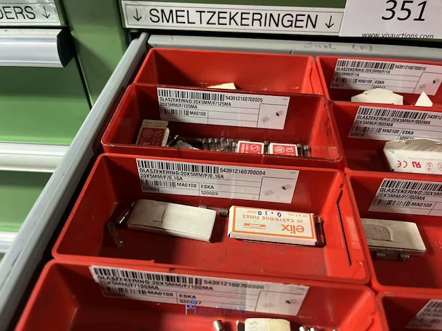 Partij zekeringen en elektrisch installatiemateriaal - afbeelding 64 van  135