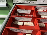 Partij zekeringen en elektrisch installatiemateriaal - afbeelding 64 van  135