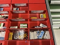 Partij zekeringen en elektrisch installatiemateriaal - afbeelding 71 van  135