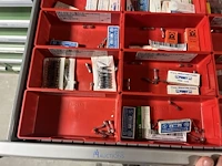 Partij zekeringen en elektrisch installatiemateriaal - afbeelding 73 van  135