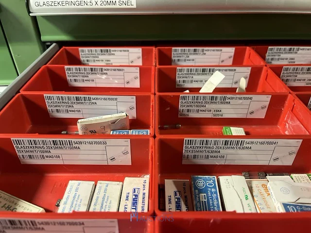 Partij zekeringen en elektrisch installatiemateriaal - afbeelding 74 van  135