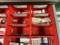 Partij zekeringen en elektrisch installatiemateriaal - afbeelding 80 van  135