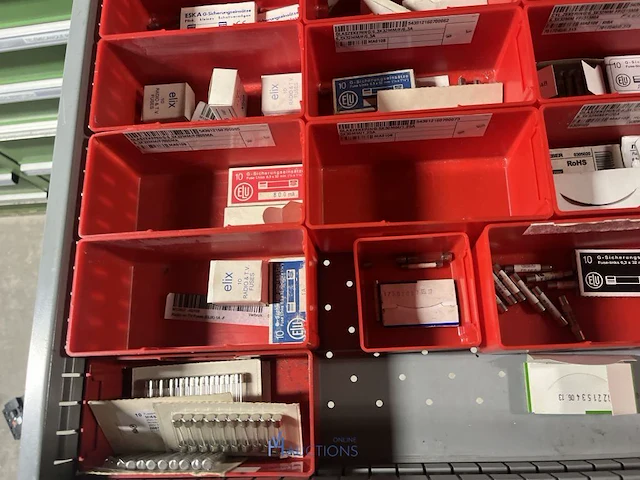 Partij zekeringen en elektrisch installatiemateriaal - afbeelding 83 van  135