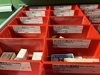 Partij zekeringen en elektrisch installatiemateriaal - afbeelding 84 van  135