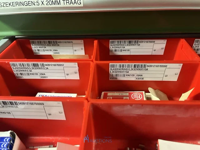 Partij zekeringen en elektrisch installatiemateriaal - afbeelding 86 van  135