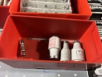 Partij zekeringen en elektrisch installatiemateriaal - afbeelding 97 van  135