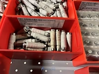 Partij zekeringen en elektrisch installatiemateriaal - afbeelding 98 van  135
