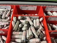 Partij zekeringen en elektrisch installatiemateriaal - afbeelding 100 van  135