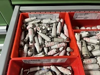 Partij zekeringen en elektrisch installatiemateriaal - afbeelding 101 van  135