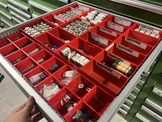 Partij zekeringen en elektrisch installatiemateriaal - afbeelding 106 van  135