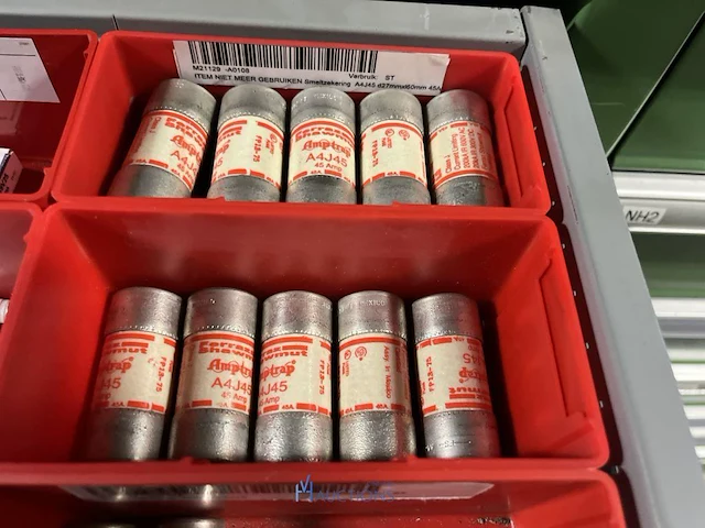 Partij zekeringen en elektrisch installatiemateriaal - afbeelding 107 van  135
