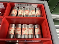 Partij zekeringen en elektrisch installatiemateriaal - afbeelding 107 van  135