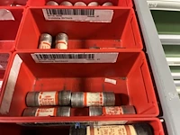 Partij zekeringen en elektrisch installatiemateriaal - afbeelding 108 van  135