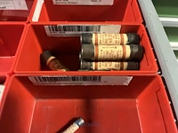 Partij zekeringen en elektrisch installatiemateriaal - afbeelding 109 van  135
