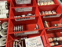 Partij zekeringen en elektrisch installatiemateriaal - afbeelding 113 van  135