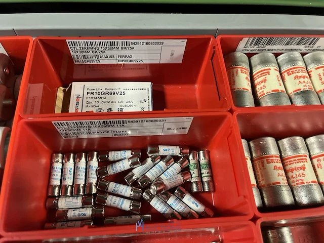 Partij zekeringen en elektrisch installatiemateriaal - afbeelding 115 van  135