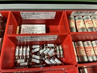 Partij zekeringen en elektrisch installatiemateriaal - afbeelding 115 van  135