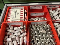 Partij zekeringen en elektrisch installatiemateriaal - afbeelding 123 van  135