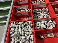 Partij zekeringen en elektrisch installatiemateriaal - afbeelding 127 van  135