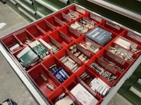 Partij zekeringen en elektrisch installatiemateriaal - afbeelding 131 van  135