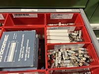 Partij zekeringen en elektrisch installatiemateriaal - afbeelding 132 van  135