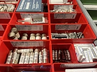Partij zekeringen en elektrisch installatiemateriaal - afbeelding 133 van  135