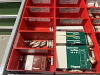 Partij zekeringen en elektrisch installatiemateriaal - afbeelding 134 van  135