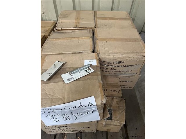 Partij zilverdraad op houten stokjs - afbeelding 2 van  2