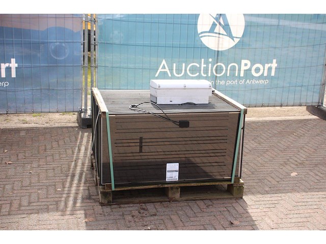 Partij zonnepanelen - afbeelding 1 van  1