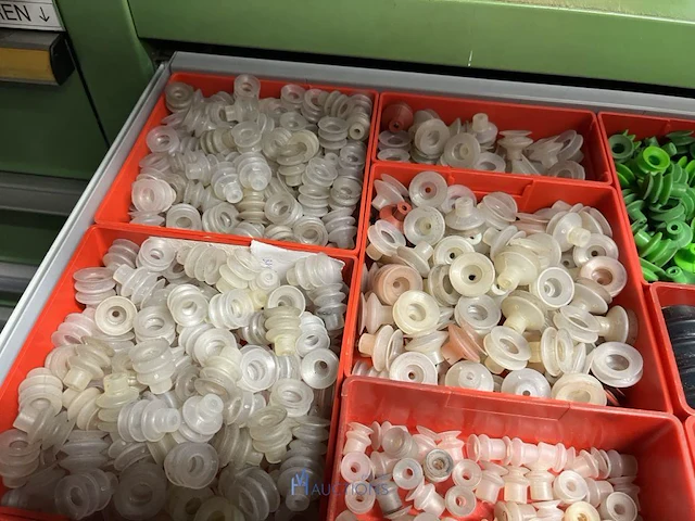 Partij zuignappen, bandverwarmingen en vormdelen - afbeelding 2 van  40