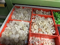 Partij zuignappen, bandverwarmingen en vormdelen - afbeelding 2 van  40