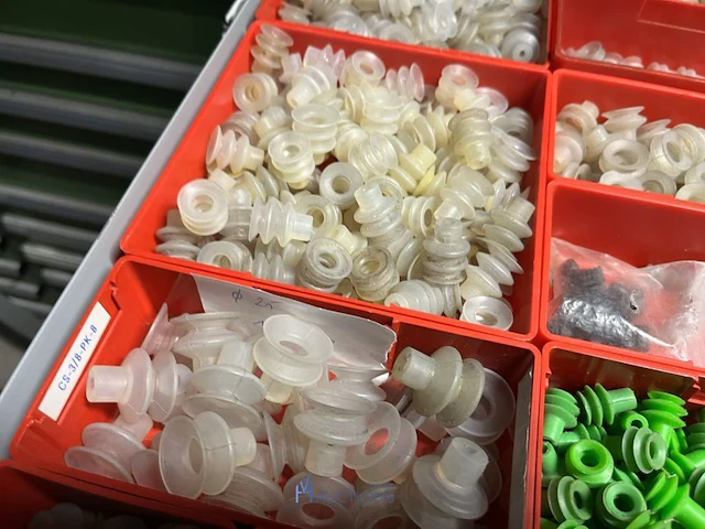 Partij zuignappen, bandverwarmingen en vormdelen - afbeelding 3 van  40