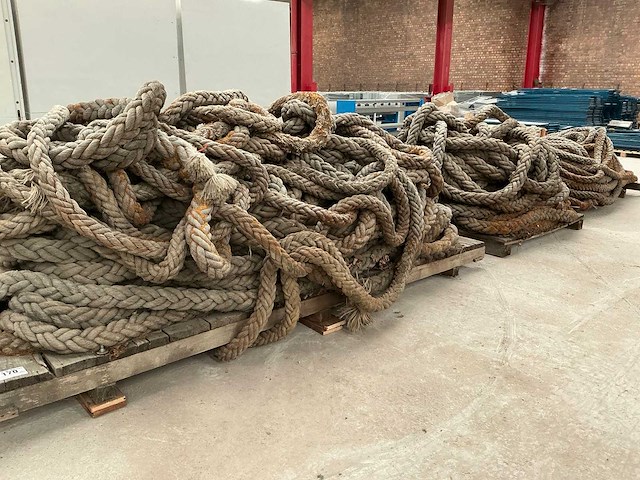 Partij zware scheepstouwen - afbeelding 1 van  5