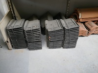 Partij zwarte dakpannen - afbeelding 1 van  5