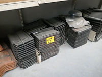 Partij zwarte dakpannen - afbeelding 2 van  5