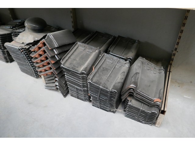 Partij zwarte dakpannen - afbeelding 3 van  5