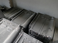 Partij zwarte dakpannen - afbeelding 4 van  5