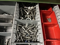 Partij zwarte inbusbouten, moeren en montagebeslag - afbeelding 4 van  212