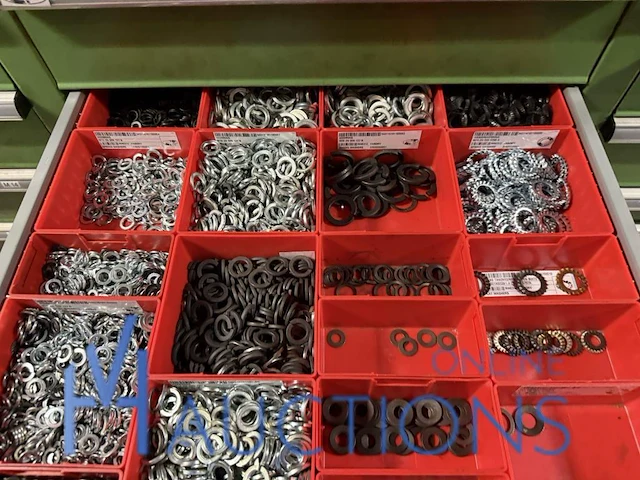 Partij zwarte inbusbouten, moeren en montagebeslag - afbeelding 2 van  212