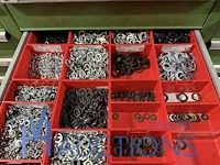 Partij zwarte inbusbouten, moeren en montagebeslag - afbeelding 2 van  212