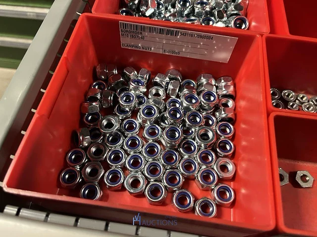 Partij zwarte inbusbouten, moeren en montagebeslag - afbeelding 17 van  212