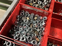 Partij zwarte inbusbouten, moeren en montagebeslag - afbeelding 22 van  212