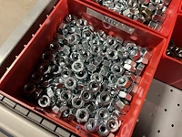 Partij zwarte inbusbouten, moeren en montagebeslag - afbeelding 23 van  212