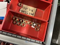 Partij zwarte inbusbouten, moeren en montagebeslag - afbeelding 33 van  212