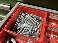 Partij zwarte inbusbouten, moeren en montagebeslag - afbeelding 39 van  212