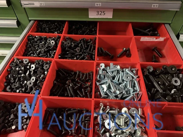 Partij zwarte inbusbouten, moeren en montagebeslag - afbeelding 35 van  212