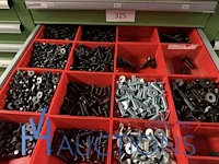 Partij zwarte inbusbouten, moeren en montagebeslag - afbeelding 35 van  212